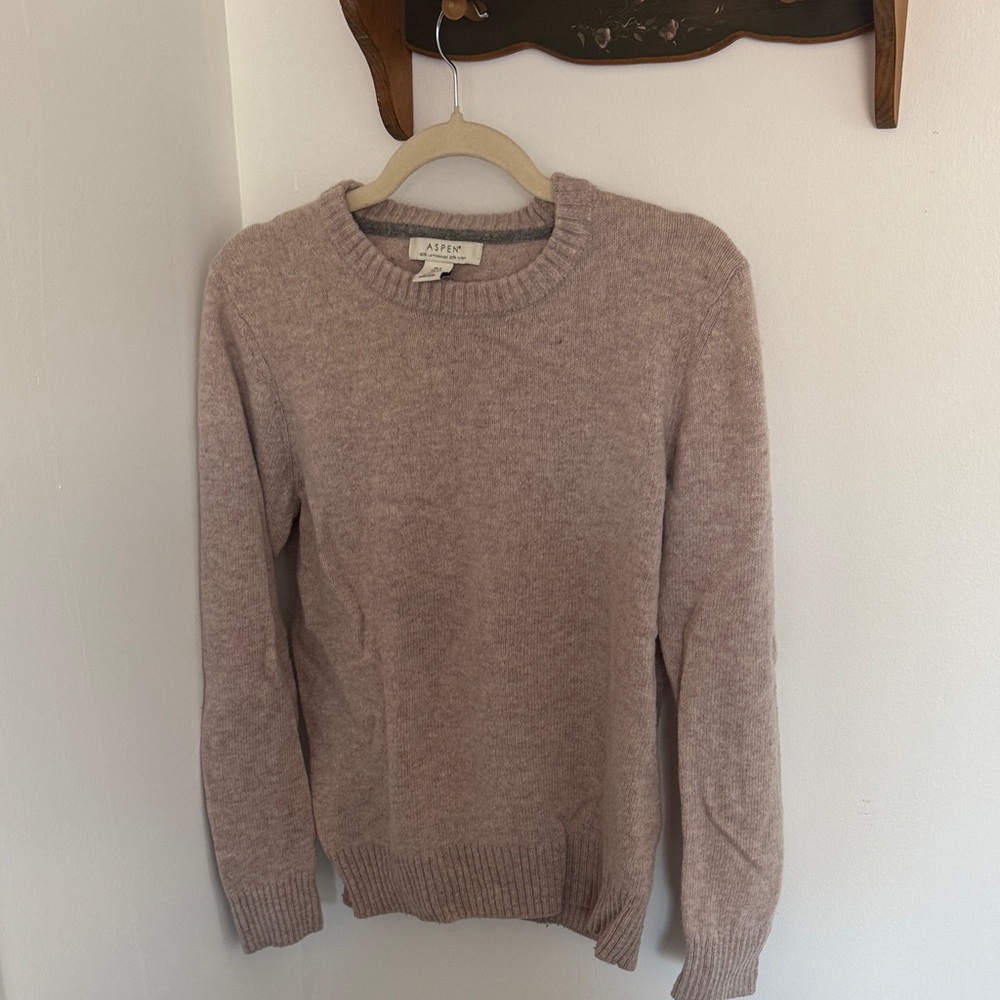 Vintage Women's Sweater - Soft Beige Crew Neck